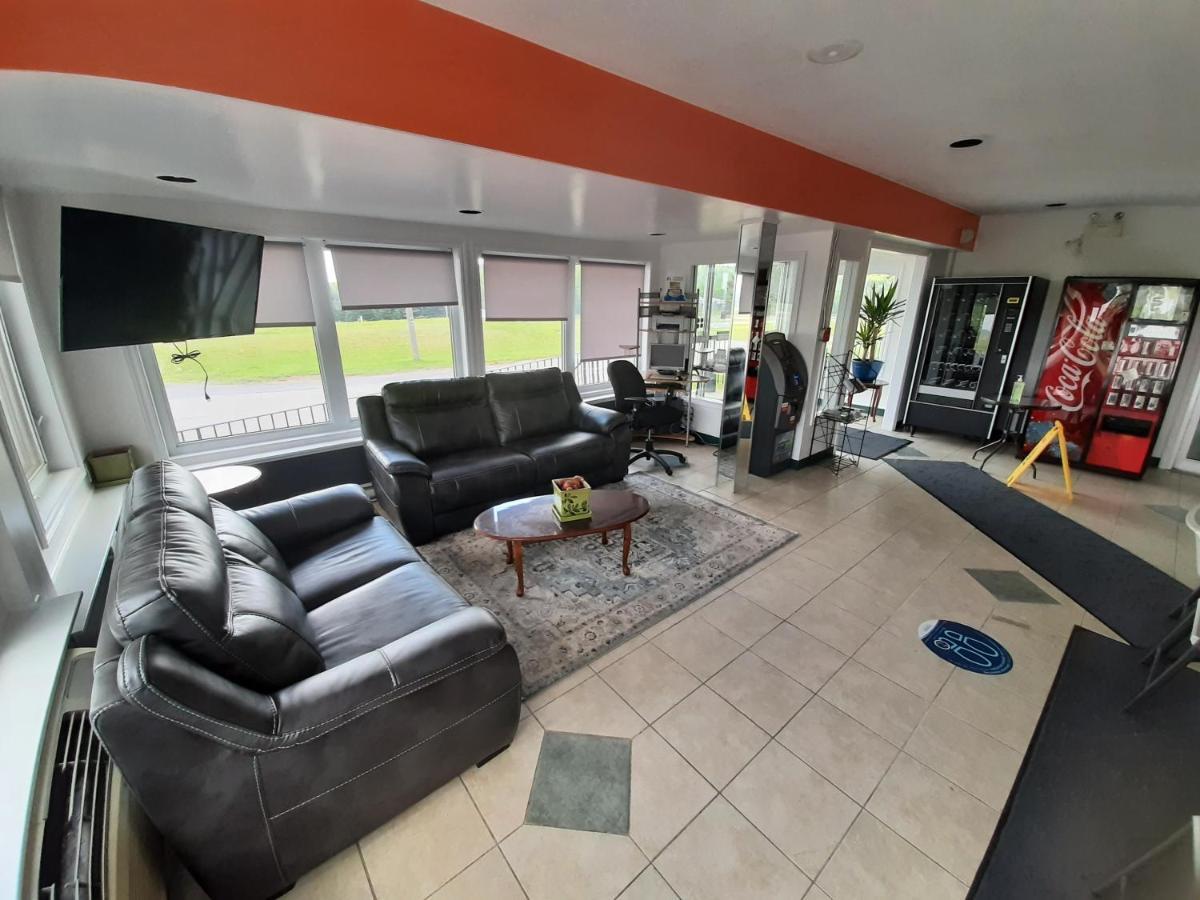 Howard Johnson By Wyndham Woodstock Nb Esterno foto