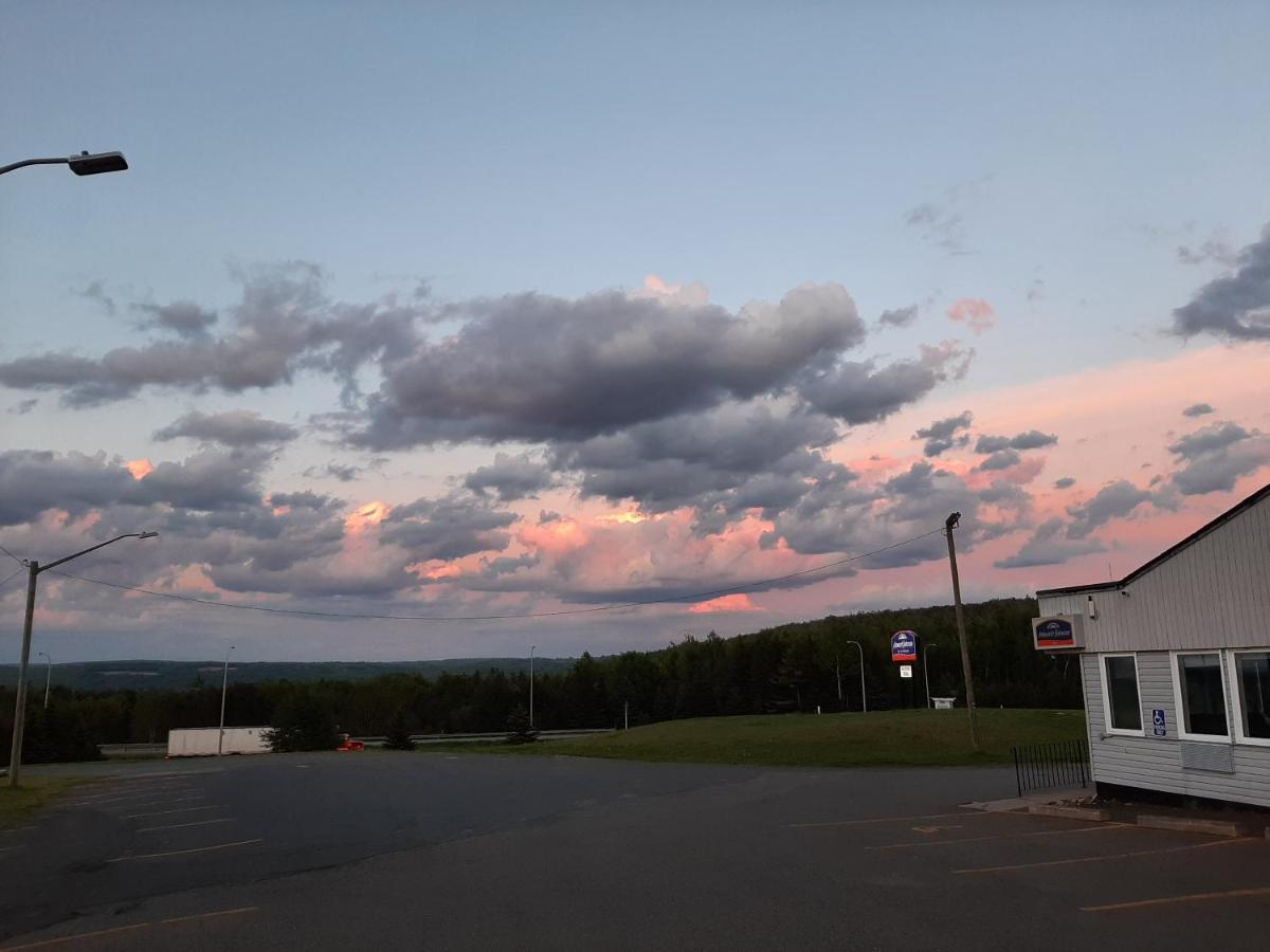 Howard Johnson By Wyndham Woodstock Nb Esterno foto