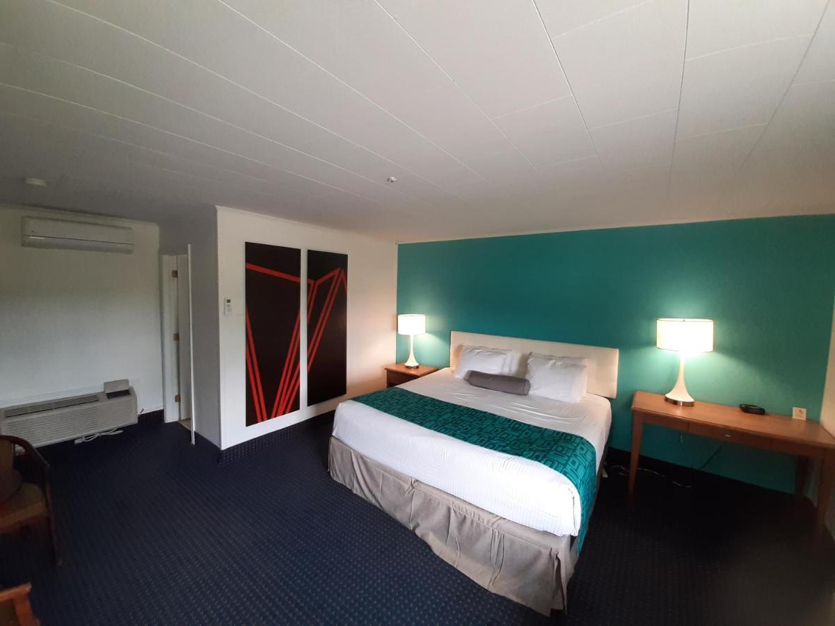 Howard Johnson By Wyndham Woodstock Nb Esterno foto
