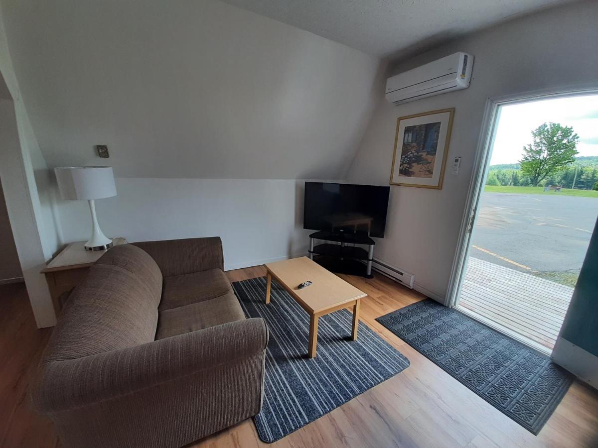 Howard Johnson By Wyndham Woodstock Nb Esterno foto
