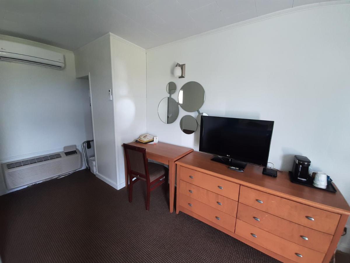 Howard Johnson By Wyndham Woodstock Nb Esterno foto