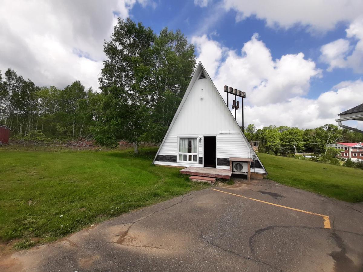 Howard Johnson By Wyndham Woodstock Nb Esterno foto