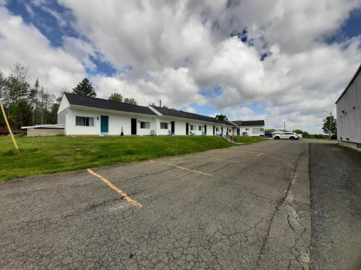 Howard Johnson By Wyndham Woodstock Nb Esterno foto