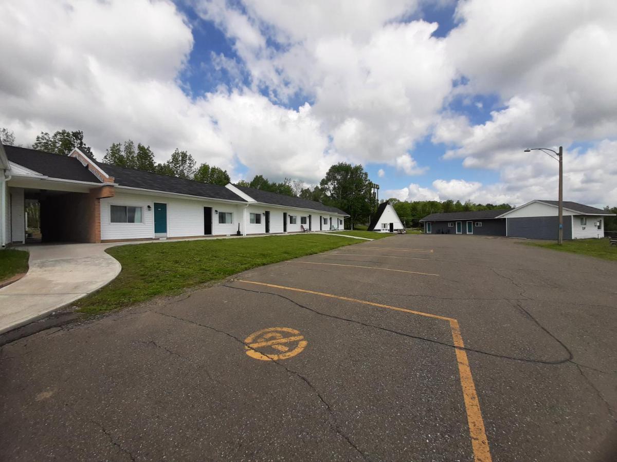 Howard Johnson By Wyndham Woodstock Nb Esterno foto