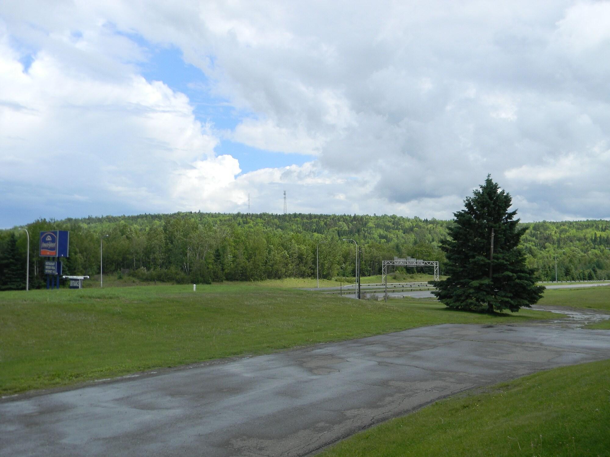 Howard Johnson By Wyndham Woodstock Nb Esterno foto
